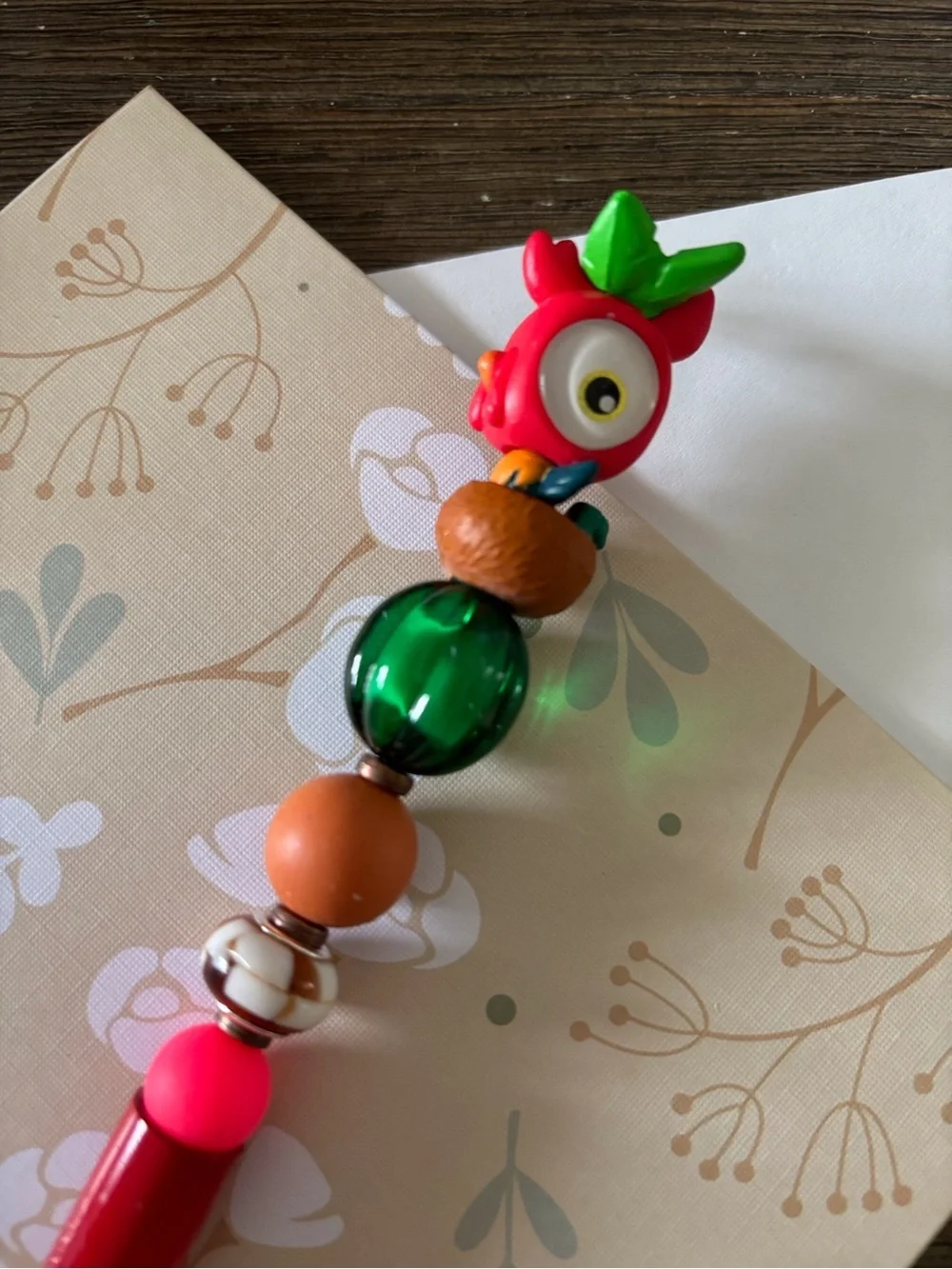 Disney Doorables: Moana: Hei Hei island handmade beaded pen